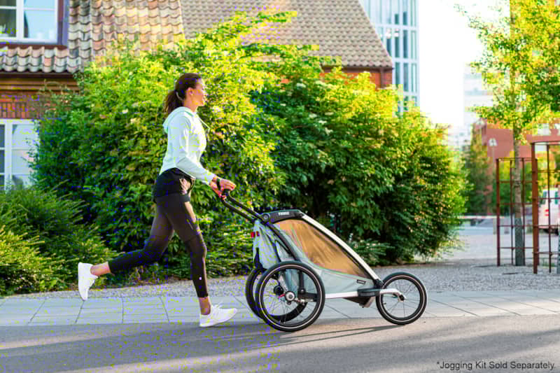 thule-chariot-cross-2-alaska-bike-trailer-10202024-jogging-lifestyle.jpg