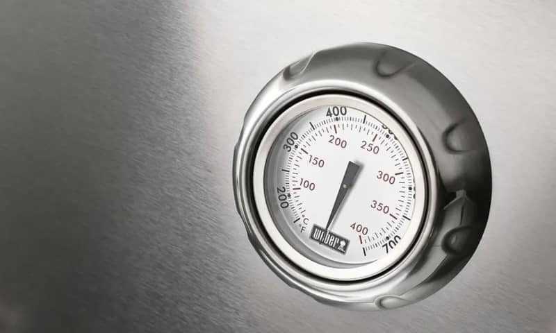 weber-grill-7260001-close-view-thermometer.jpg